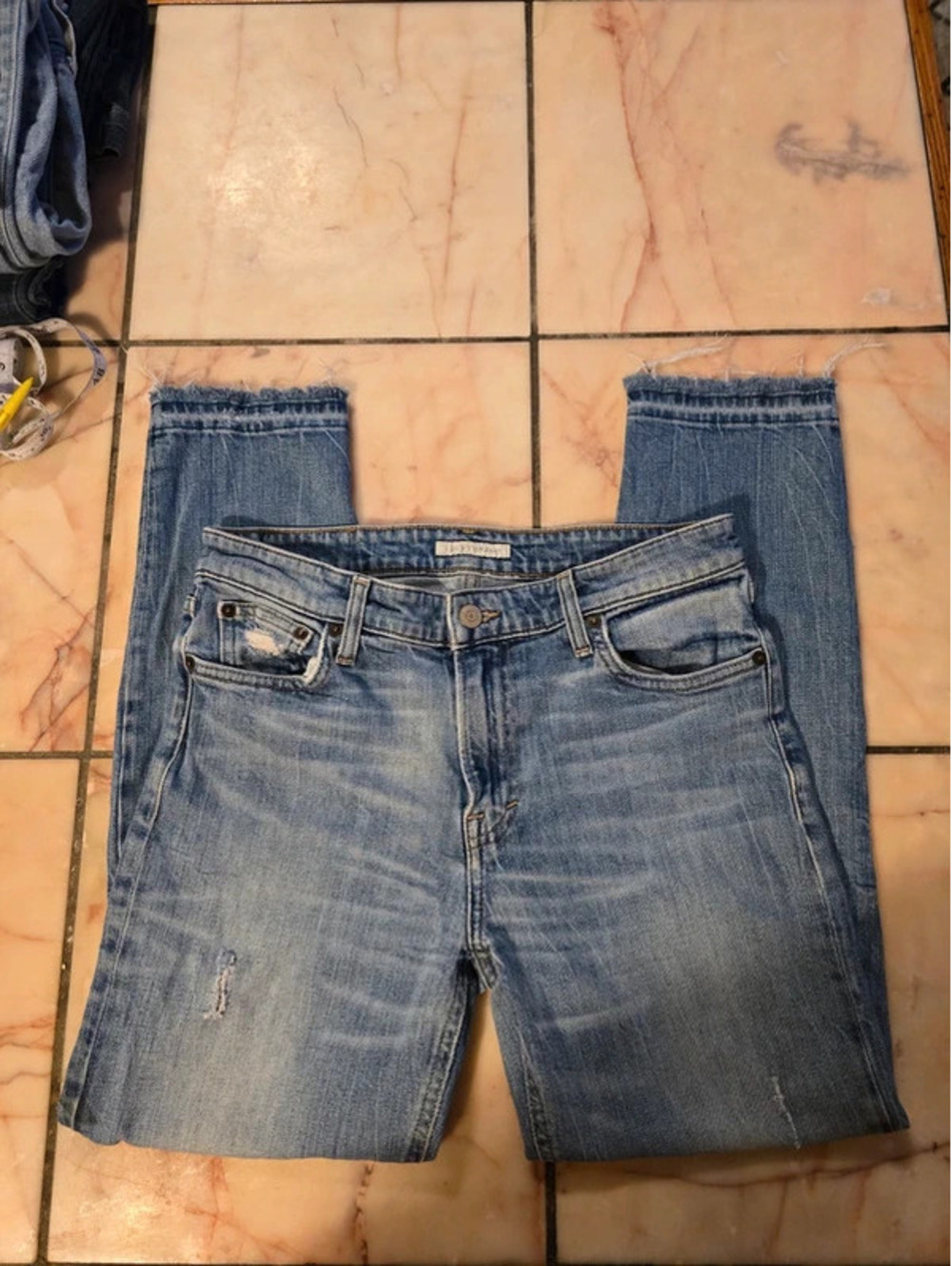 Lucky Brand Mid Rise Straight Leg Jeans Distressed Raw Fringe Hem Medium Wash